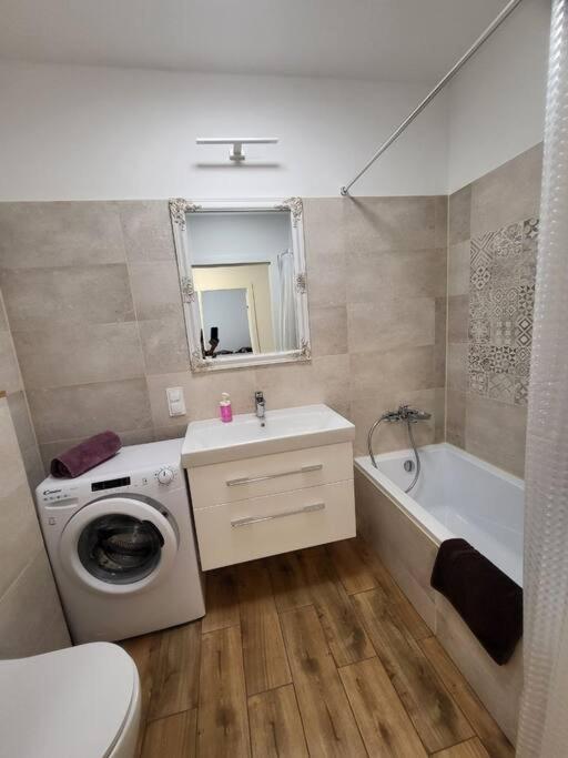 Apartament Duzy Apartament W Centrum - 3 Pokoje - Garaz Wrocław Zewnętrze zdjęcie